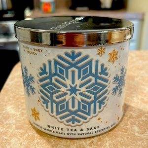 White sage & tea bath and body works candle